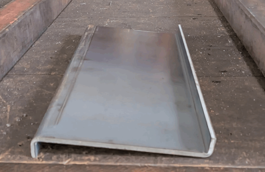 HOT鋼板4.5t Z曲げ加工