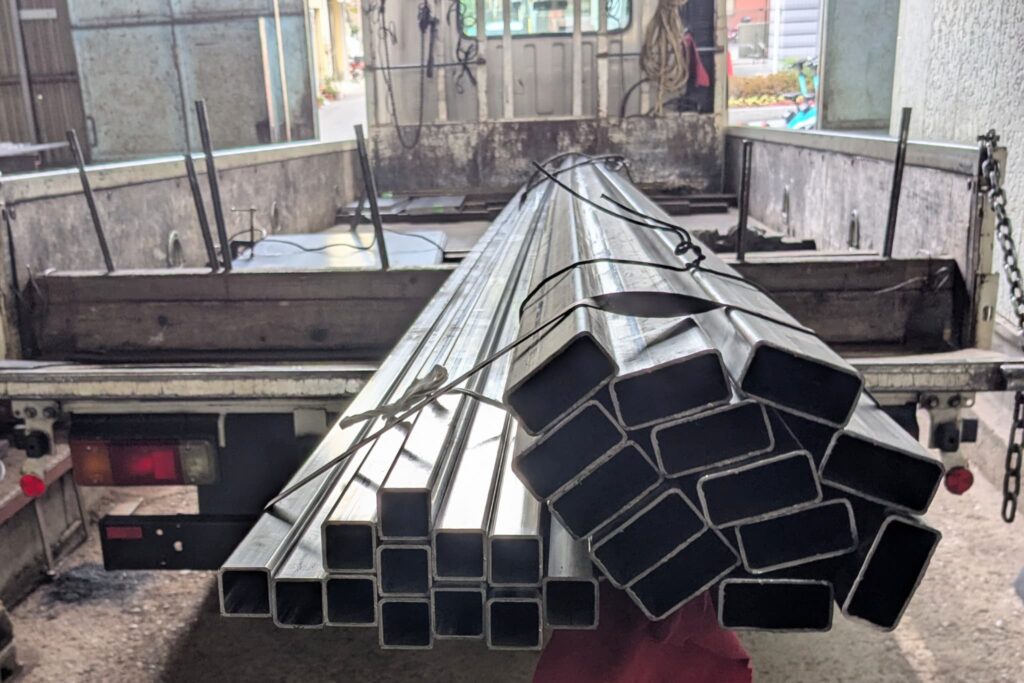 角パイプ2.3×30×30 6m 12本
角パイプ2.3×60×30 6m 13本