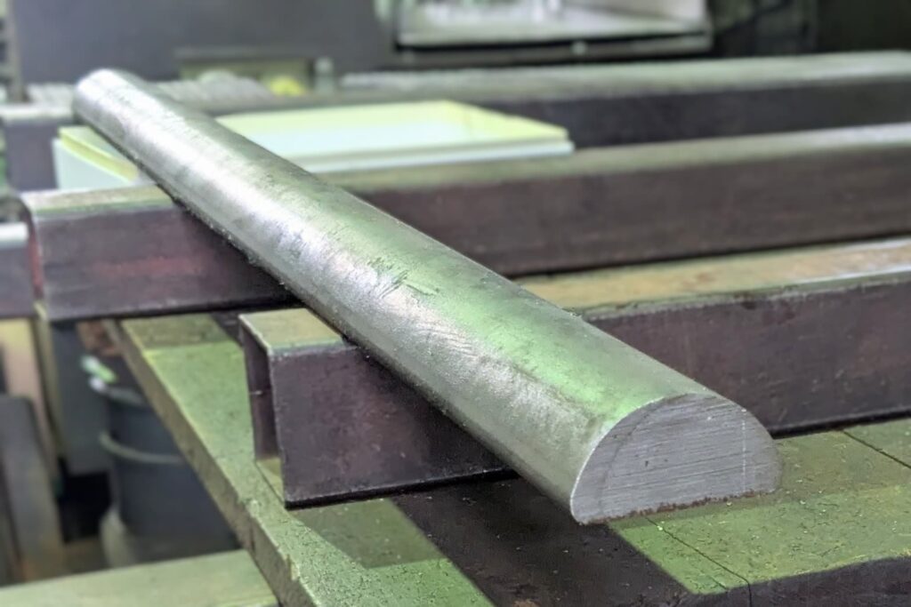 丸棒 50-25半丸 800L 切断品