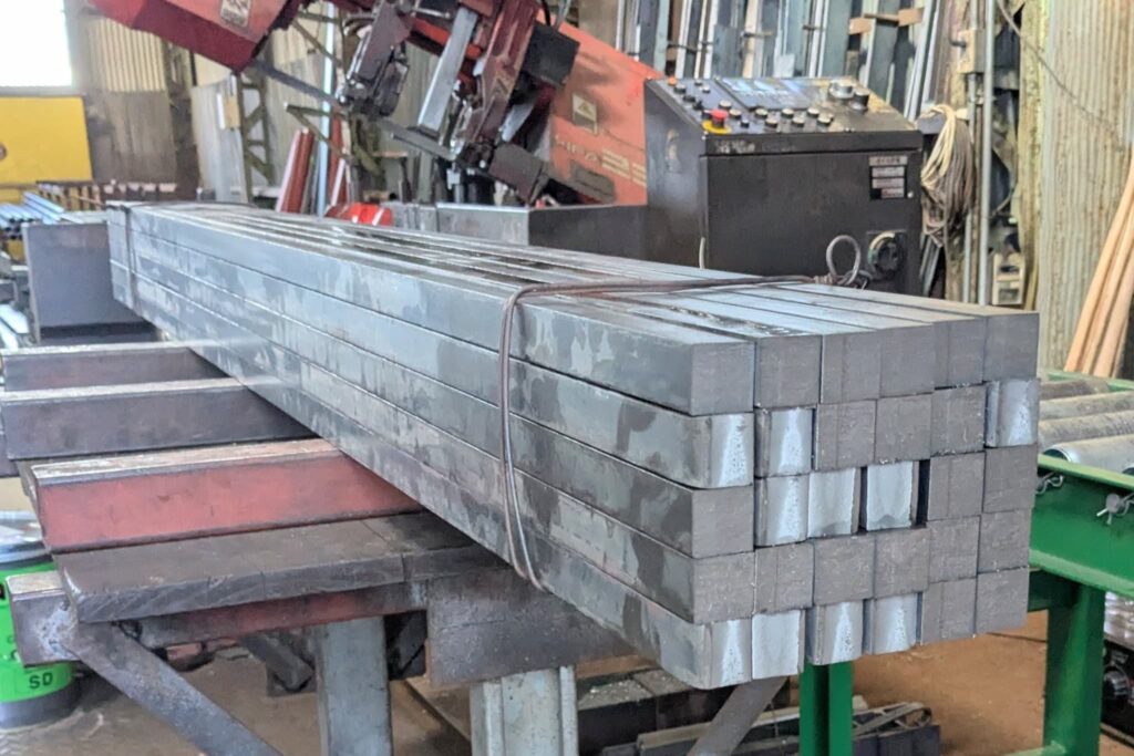 SS 25角　定尺5.5ｍより３等分切断