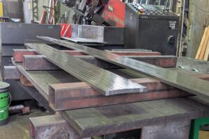 ミガキ9角　定尺から切断加工