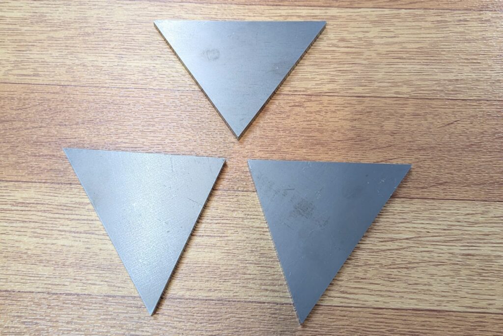 レーザー6t×91.9×79.6　三角形