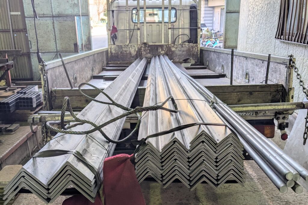 アングルＬ6ｘ50・Ｌ6ｘ75の定尺6ｍのトラックの積載