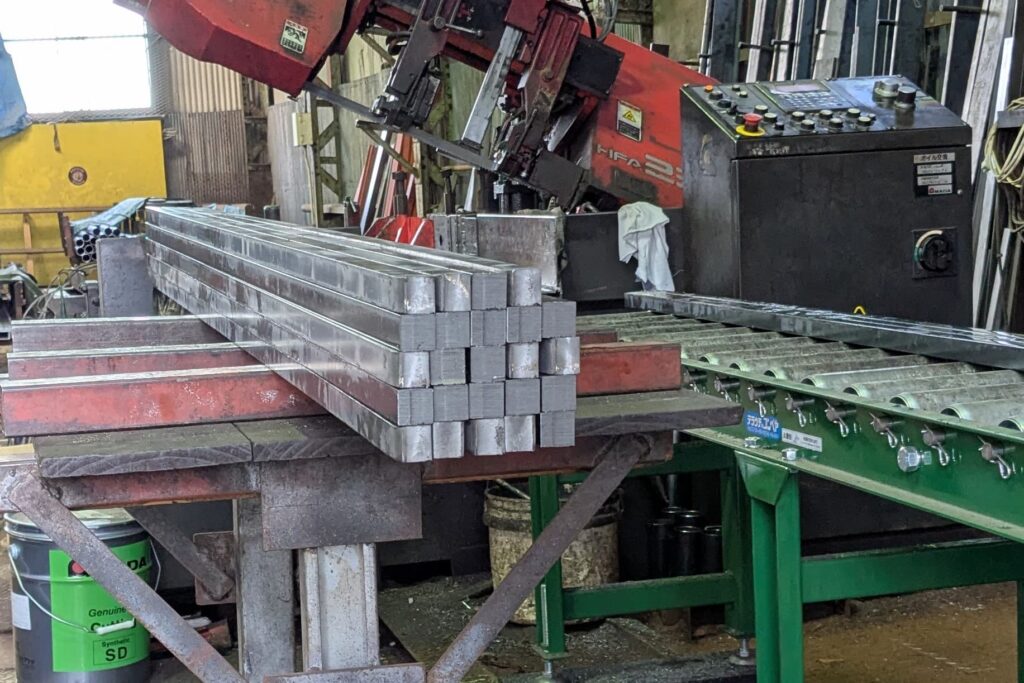 黒SS 25角 5.5m 10本 3等分切断 バンドソー切断