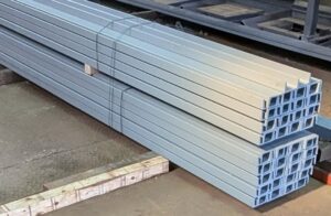 ﾁｬﾝﾈﾙ5×40×75　4ｍをグレー塗装