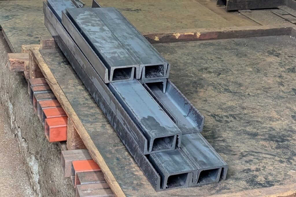 チャンネル5×40×75　寸法切り　12本