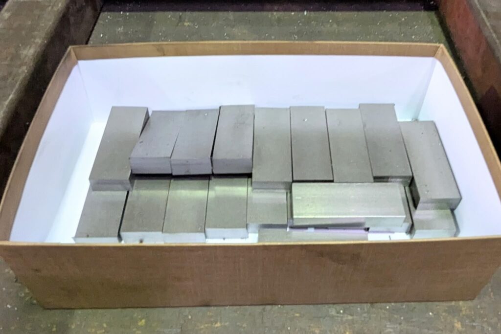 ミガキ フラットバー12×25　66ｍｍに切断